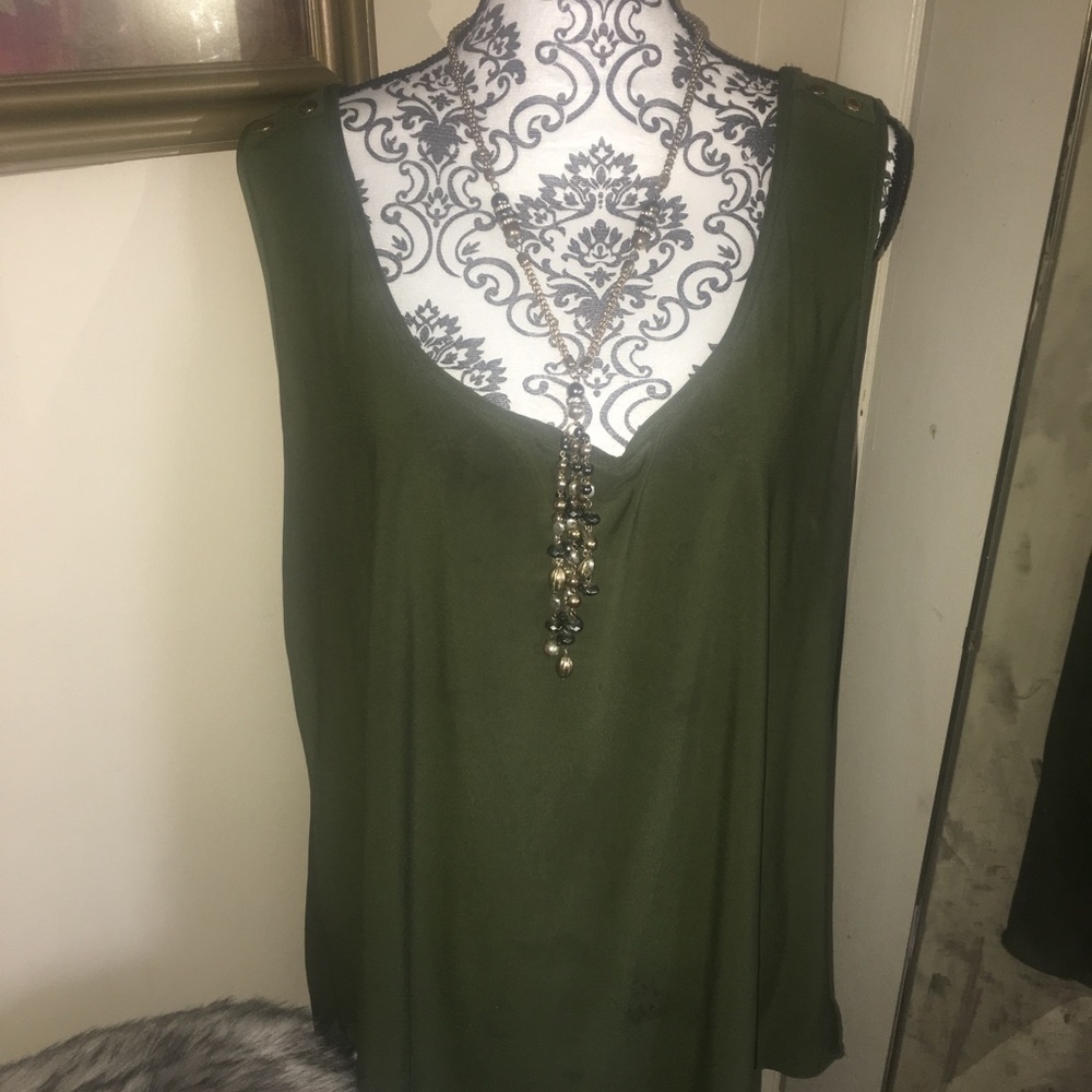 🎄Forest Green Dressy Tank🎄